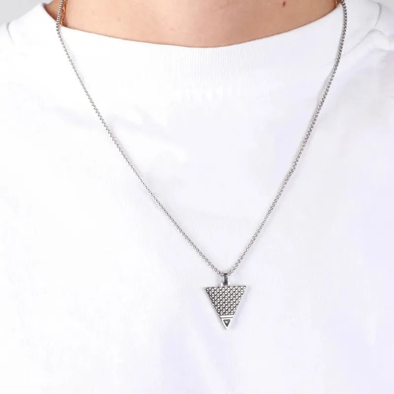 Collana in Acciaio con triangolo nero