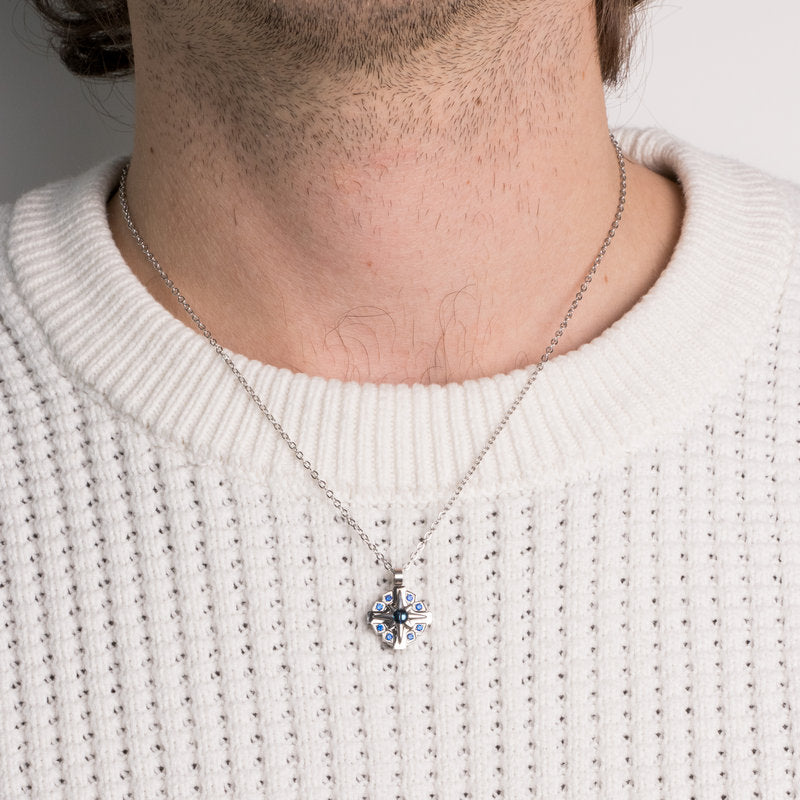 Collana in Acciaio con pendente tondo con dettagli blu