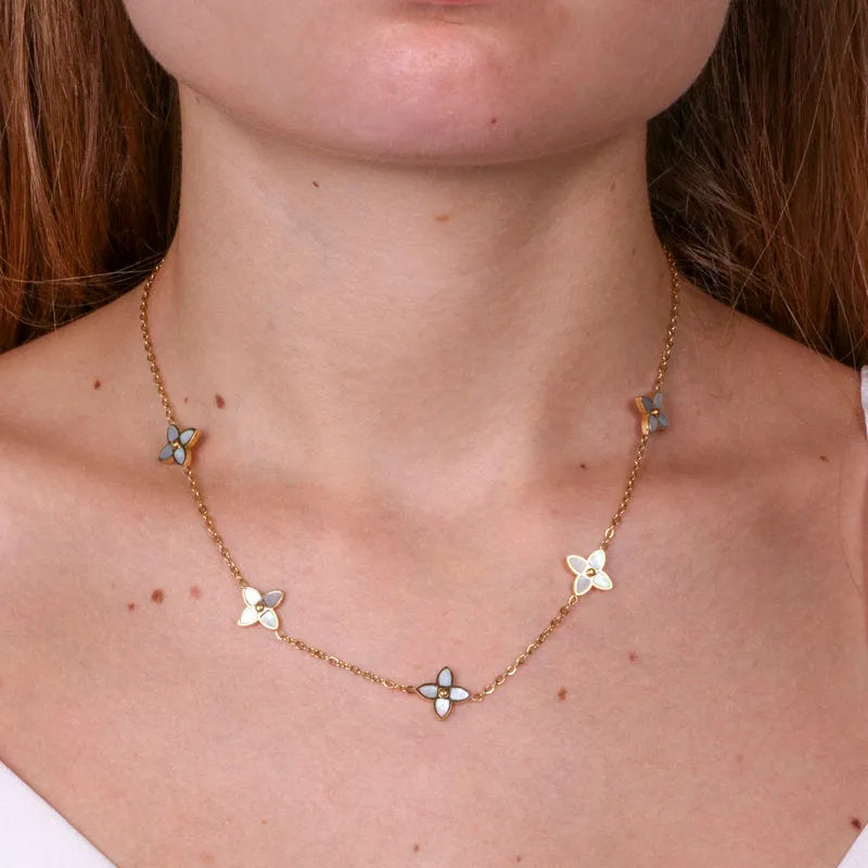 Collana in Acciaio con fiori a quattro petali