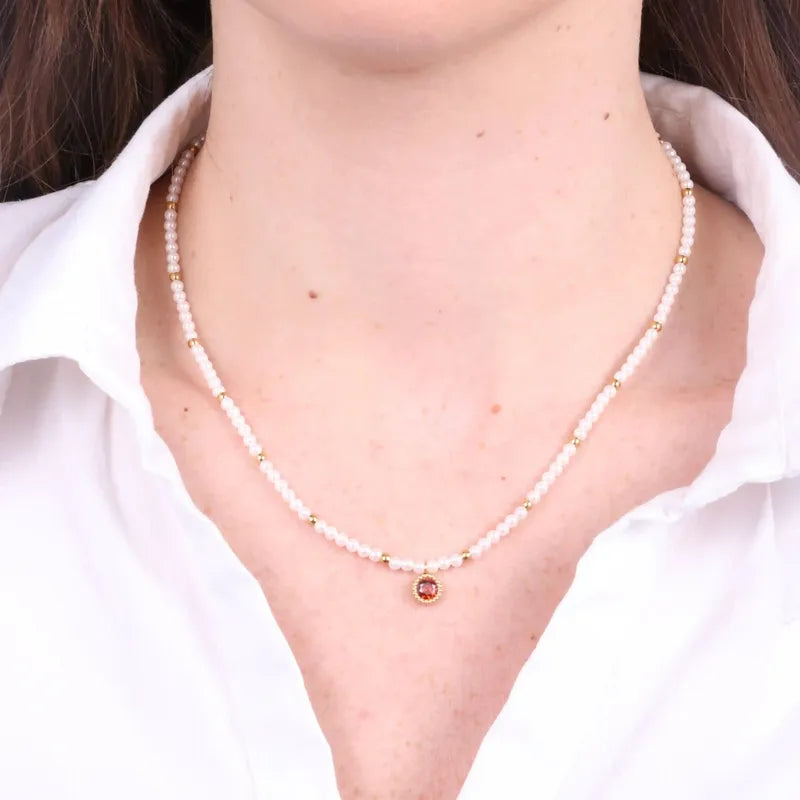 Collana in Acciaio con giro di perle e cristallo rosso - BYSIMON gioielli