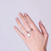 Anello in Acciaio con campanella  pendente  bianca con scritta Capri