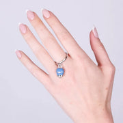 Anello in Acciaio con campanella pendente blu cobalto con scritta Capri