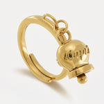 Anello in Acciaio Inossidabile con campanella pendente placcata oro con scritta Capri | gioielli in acciaio inossidabile | BYSIMON