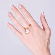 Anello in Acciaio con campanella  pendente  bianca e oro con scritta Capri