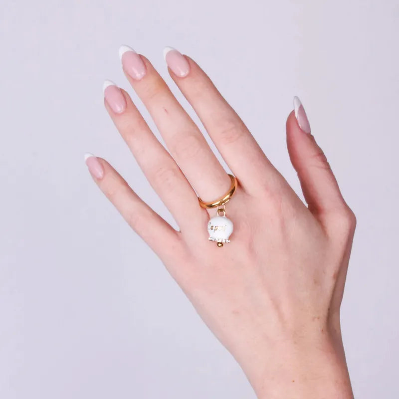 Anello in Acciaio con campanella bianca e oro con scritta Capri - BYSIMON gioielli