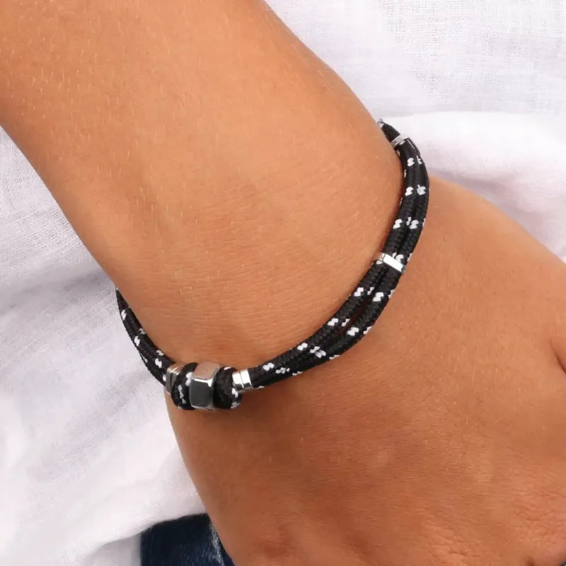 Bracciale in Acciaio in tessuto nero e bianco con bullone centrale in acciaio