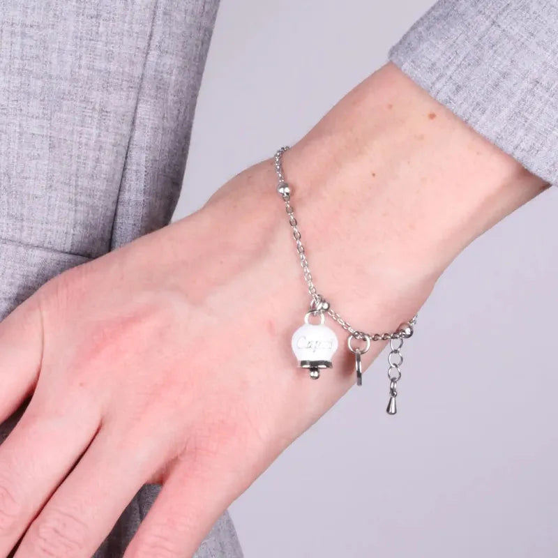 Bracciale in Acciaio con campanella  pendente  bianca con scritta Capri - BYSIMON gioielli