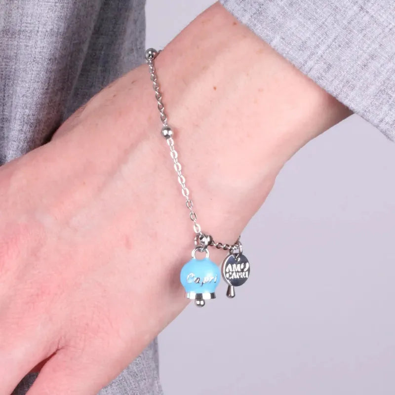 Bracciale in Acciaio con campanella pendente azzurra   con scritta Capri - BYSIMON gioielli