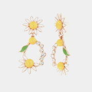 Orecchini in Metallo con margherite pendenti impreziosite da smalti colorati e cristalli bianchj