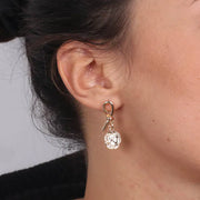 Orecchini in Metallo con motivo intreccio e moneta pendente