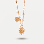 Collana in Metallo con campanella portafortuna pendente impreziosita da cristalli bianchi e scirtta Capri a rilievo - BYSIMON gioielli