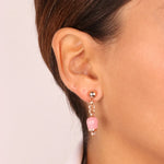 Orecchini in Metallo con campanelle portafortuna pendenti rosa, impreziosite da punto luce - BYSIMON gioielli