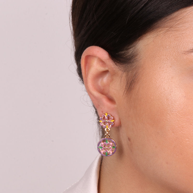 Metal earrings with colored majolica pendant