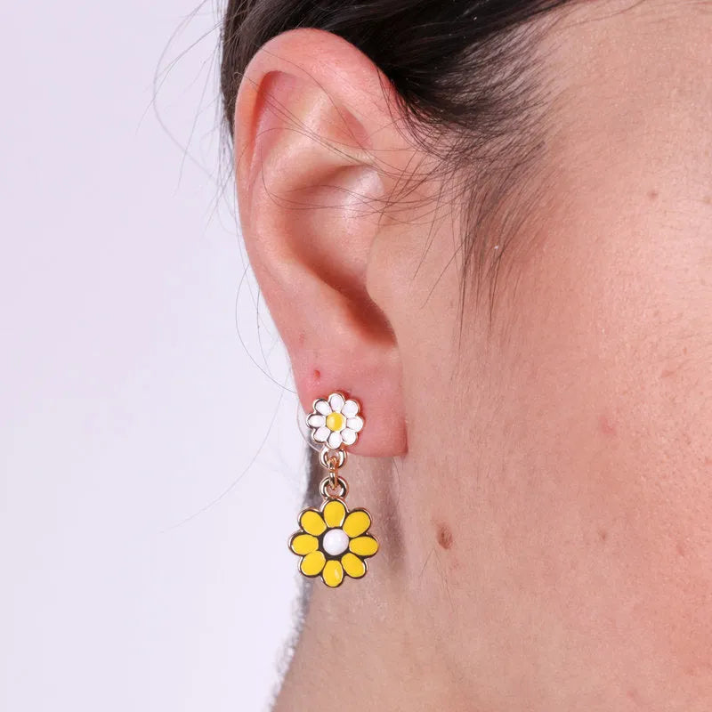 Metal earrings with yellow and white daisies