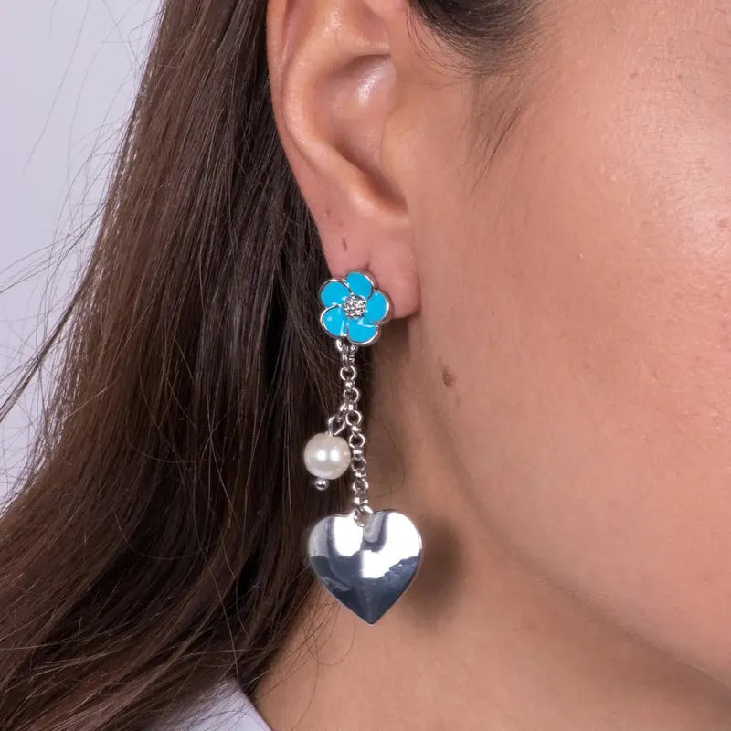 Orecchini in Metallo con fiore azzurro a lobo e cuore pendente