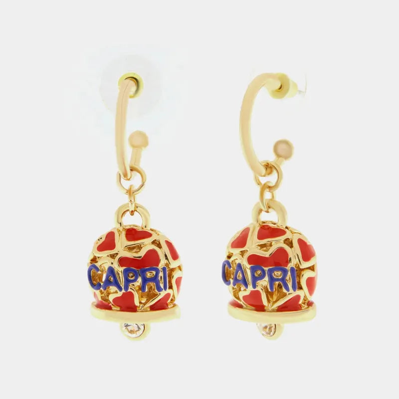 Orecchini in Metallo a cerchio con campanella impreziosita da cuori rossi e scritta capri
