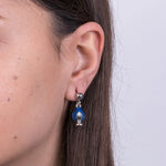 Orecchini in Metallo con pumo blu - BYSIMON gioielli