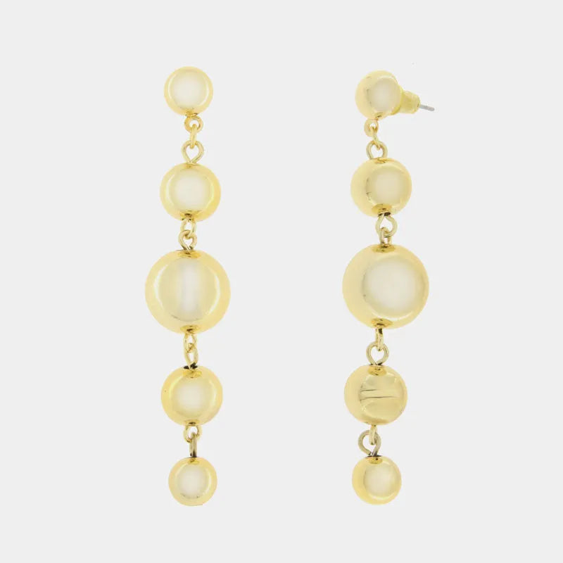 Metal earrings with shiny pearls