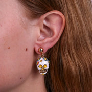 Orecchini in Metallo con capuzzella bianca impreziosita da fiori colorati