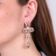 Orecchini in Metallo con fiore e prendete nero e bianco