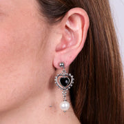 Orecchini in Metallo con cuore pendente e perla bianca