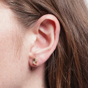 Metal lobe earrings with colored zircons
