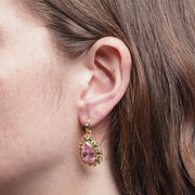 Orecchini in Metallo goccia rosa con zirconi verdi