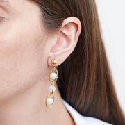 Orecchini in Metallo con perle e cerchi intrecciati