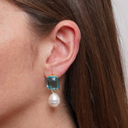 Orecchini in Metallo con perla pendente e cristalli azzurri a lobo