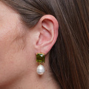 Orecchini in Metallo con perla pendente e cristalli verdi a lobo