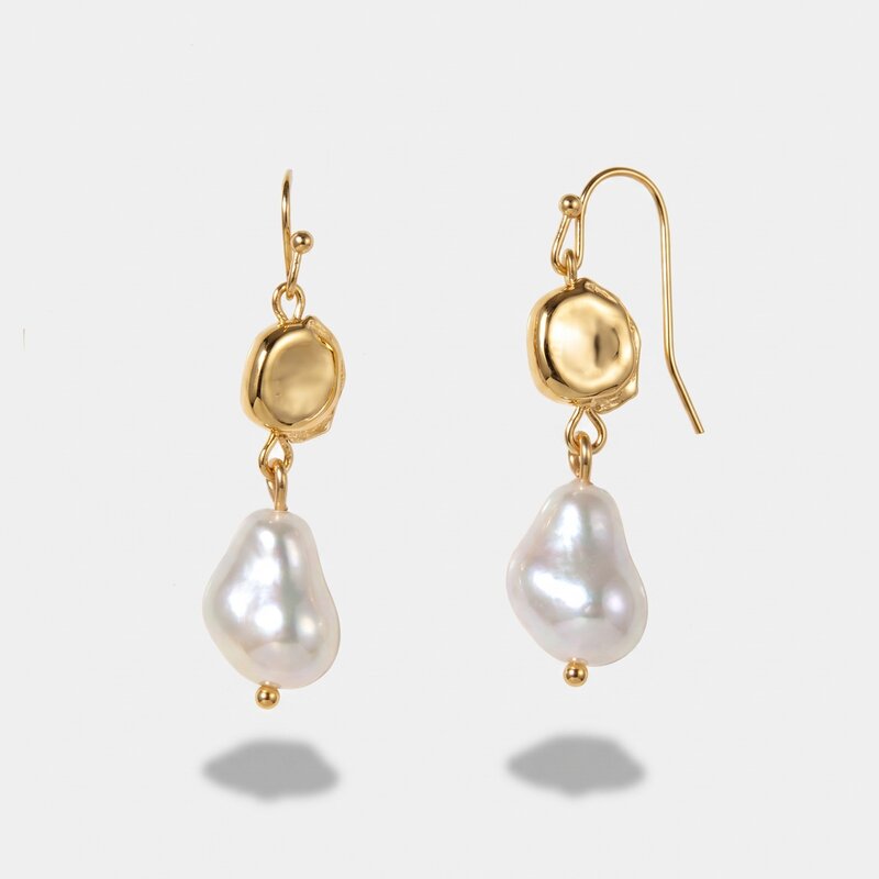 Orecchini in Metallo perla barocca e charm satinato placcato oro AMOVENEZIA - gioiello BySimon