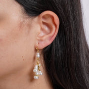 Orecchini in Metallo nappa perle bianche barre dorate placcato oro donna