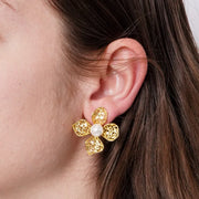 Orecchini in Metallo donna con sfera satinata centrale e petali ricamati impreziositi da cristalli incastonati