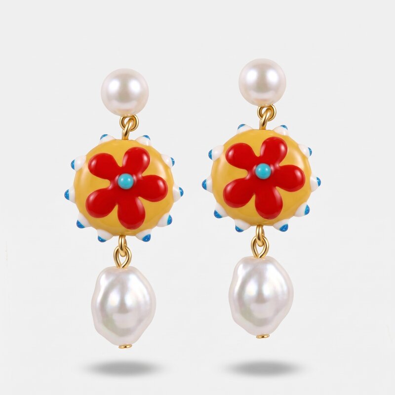 Orecchini in Metallo con Art Glass Stone fiore rosso e sfere ovali pendenti - BYSIMON gioielli