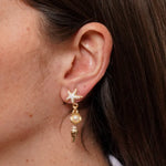 Orecchini in Metallo pendenti con conchiglie e stelle marine bianche BYS - gioiello BySimon