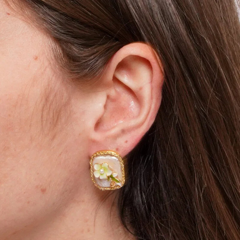 Orecchini in Metallo quadrati con fiore centrale stile
