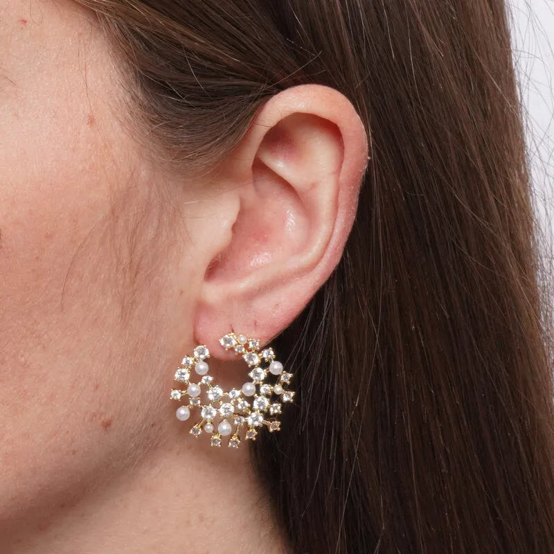 Orecchini in Metallo dorato cerchio rami intrecciati perle sintetiche e cristalli COEUR - gioiello BySimon
