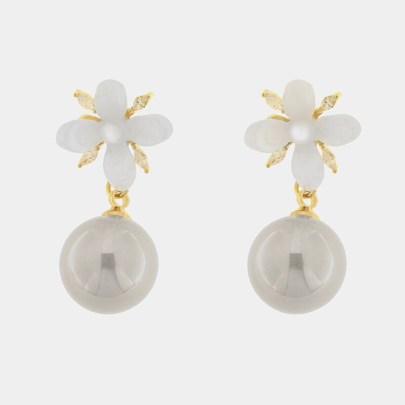 Orecchini in Metallo fiori bianchi e perle sintetiche