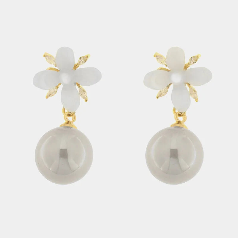 Orecchini in Metallo fiori bianchi e perle sintetiche