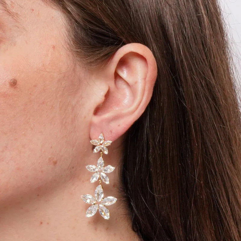 Orecchini in Metallo dorato con fiori di cristalli pendenti