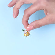 Ciondolo in Metallo con campanella portafortuna e fiore impreziositi da smalti colorati e cristalli