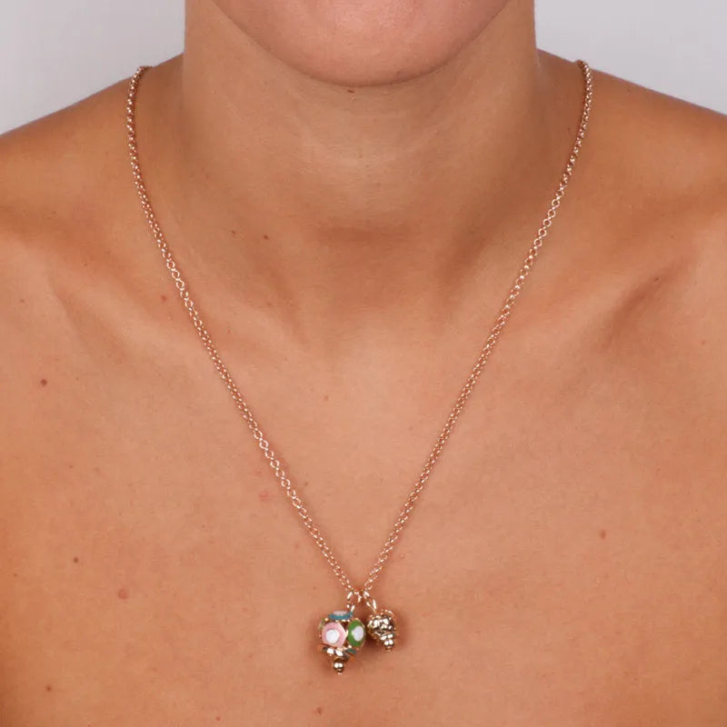 Collana in Metallo con campanella impreziosita da smalti colorati e piccola campanella traforata a motivo cuori - BYSIMON gioielli
