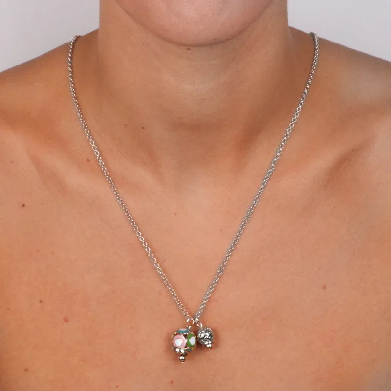 Collana in Metallo con campana pendente multicolore e piccola campanella traforata  motivo cuori - BYSIMON gioielli