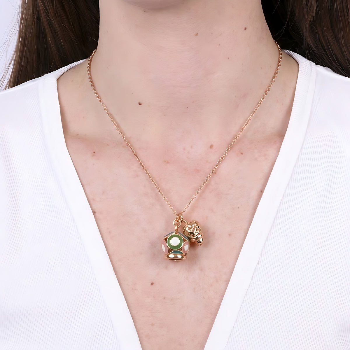 Collana in Metallo con campana pendente colorata e piccola campanella traforata a cuori