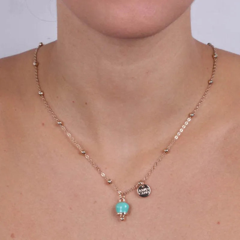 Collana in Metallo con campanella portafortuna pendente, impreziosita da smalto verde e cristalli - BYSIMON gioielli