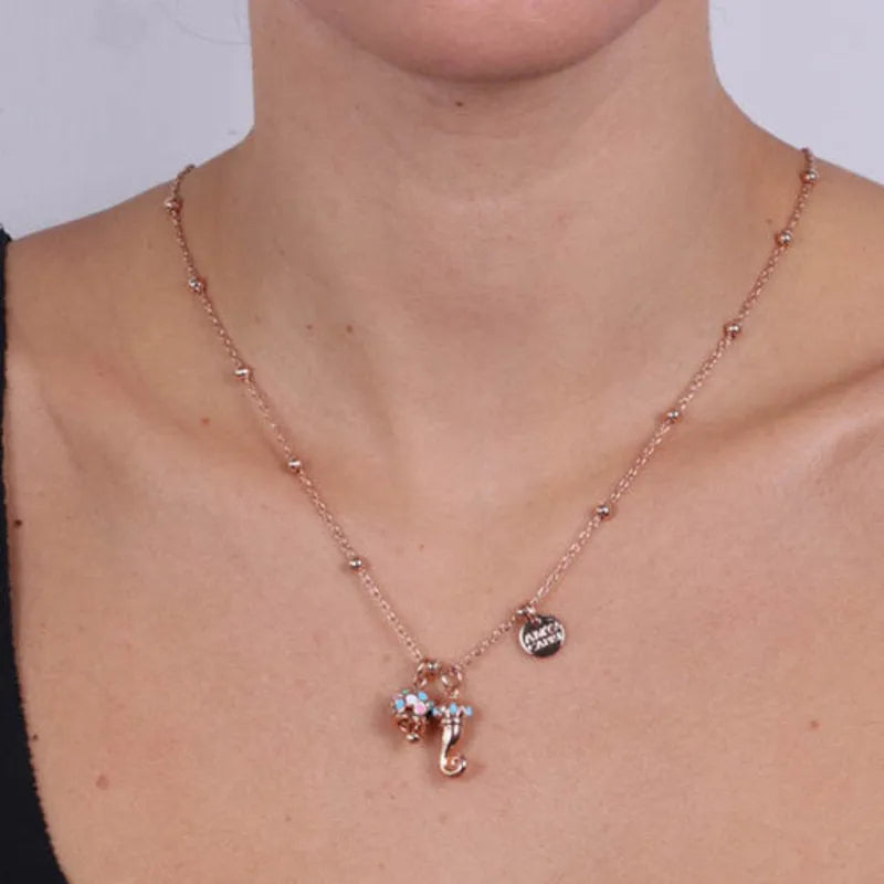 Collana in Metallo con corno pendente impreziosito da punte di smalto turchese e campanella in smalti multicolore - BYSIMON gioielli