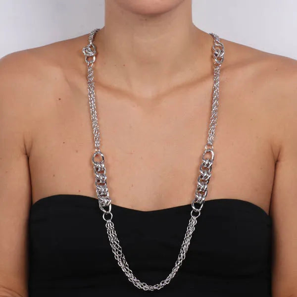 Collana in Metallo Elegante, a catena lunga multifilo impreziosita da anelli intrecciati