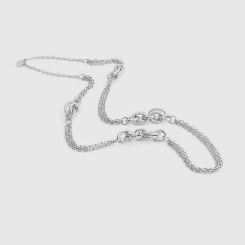 Collana in Metallo  a catena lunga multifilo impreziosita da anelli intrecciati a lavorazione martellata