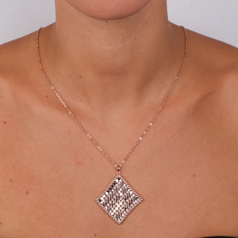 Collana in Metallo con pendente a forma di rombo impreziosito da cristalli