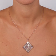 Collana in Metallo con pendente a forma di rombo impreziosito da cristalli